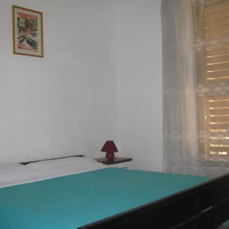 Apartment Lory *